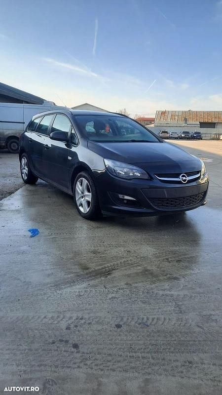 Second-hand Opel Astra Edition 110 CP (80 kW) 2014 Culoarenegru Monovolum