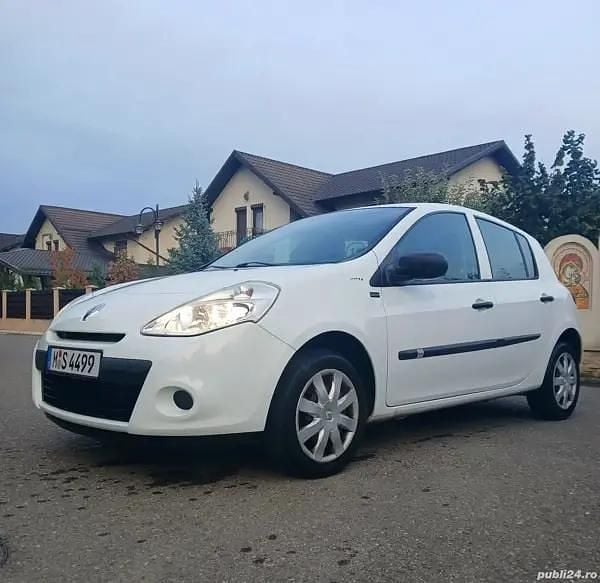 Utilizat 2013 Renault Clio IV Hatchback | 3.390 EUR (Super Preț) - Imagine 1/4