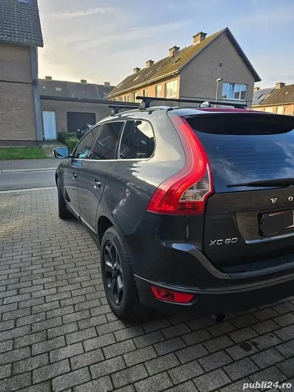 Negru Second-hand 2011 Volvo XC60 SUV | 8.000 EUR (Preț OK) - Imagine 1/4
