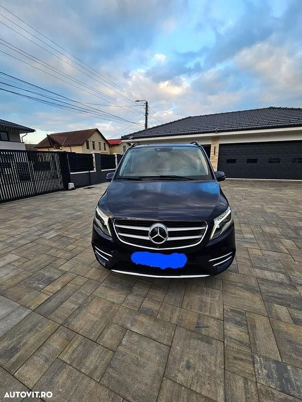 Culoarealbastru Utilizat 2018 Mercedes V250 Avantgarde Monovolum | 47.999 EUR (Preț OK) - Imagine 1/4