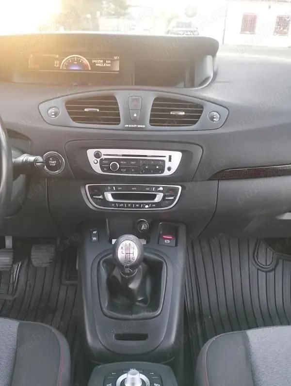 Second-hand Renault Scénic III 110 CP (80 kW) 2012 Negru Monovolum