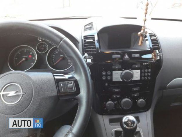 Second-hand Opel Zafira 125 CP (91 kW) 2010 Gri Monovolum