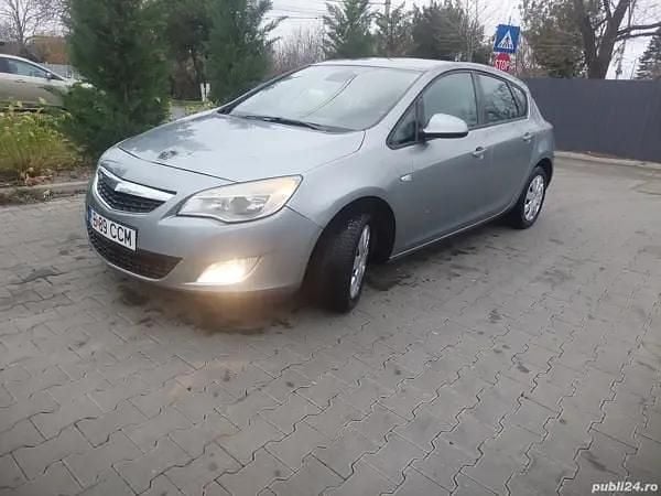 Utilizat 2013 Opel Astra Hatchback | 3.500 EUR (Preț bun) - Imagine 1/4