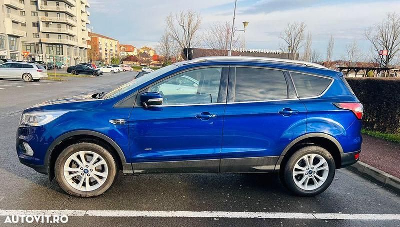 Second-hand Ford Kuga Titanium 182 CP (133 kW) 2018 Culoarealbastru SUV