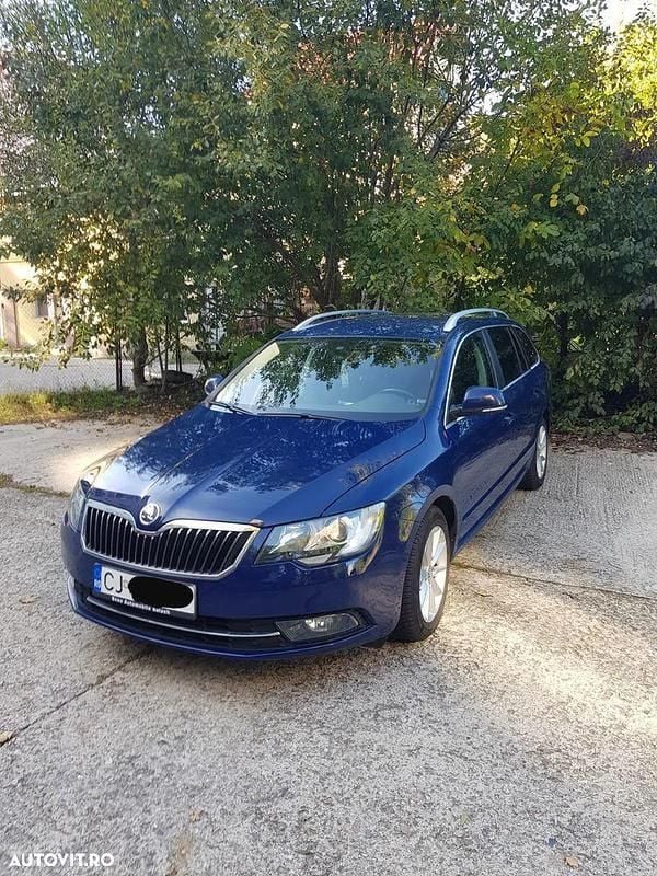 Albastru Utilizat 2014 Skoda Superb Break | 8.000 EUR (Preț bun) - Imagine 1/4