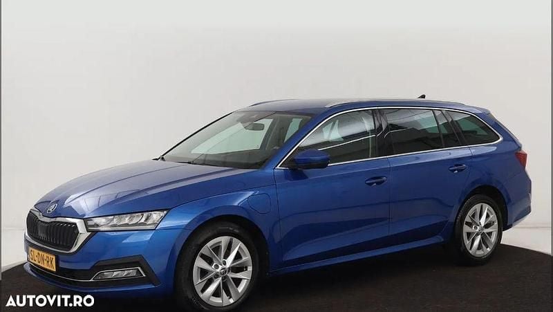 Culoarealbastru Utilizat 2022 Skoda Octavia First Edition Break | 19.989 EUR (Preț bun) - Imagine 1/4
