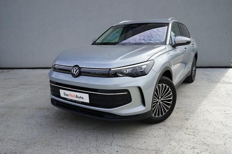Gri mediu normal Nouă 2025 VW Tiguan Life SUV | 37.950 EUR (Preț OK) - Imagine 1/4