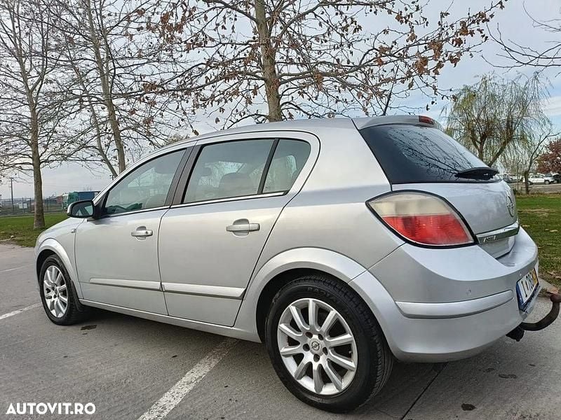 Second-hand Opel Astra Cosmo 125 CP (91 kW) 2006 Culoaregri Hatchback