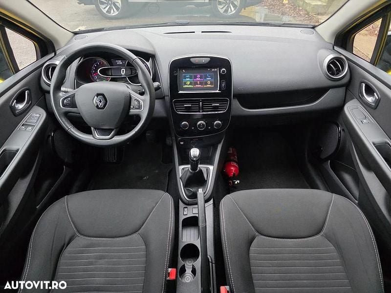 Second-hand Renault Clio GrandTour Intens 90 CP (66 kW) 2017 Culoarenegru Break