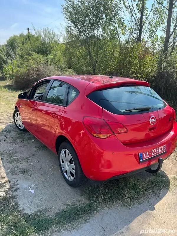 Utilizat 2011 Opel Astra Hatchback | 3.190 EUR (Preț bun) - Imagine 1/4