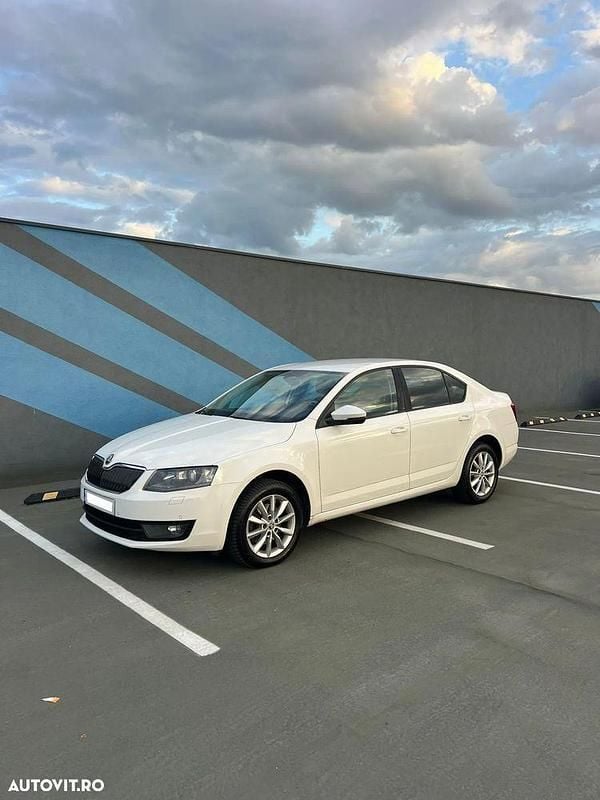 Alb Utilizat 2015 Skoda Octavia Style Berlinǎ | 7.000 EUR (Super Preț) - Imagine 1/4