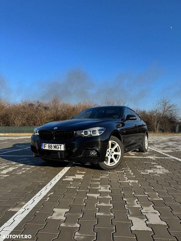 Culoarenegru Utilizat 2019 BMW 320 Shadowline Berlinǎ | 20.000 EUR (Super Preț) - Imagine 1/4