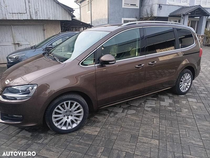 Second-hand VW Sharan Comfortline 115 CP (84 kW) 2011 Culoaremaro Monovolum