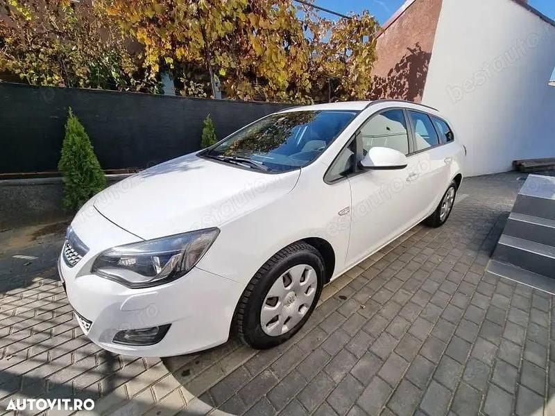 Culoarealb Utilizat 2011 Opel Astra Break | 4.250 EUR (Preț OK) - Imagine 1/4