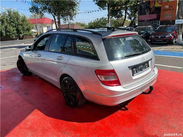 Second-hand Mercedes C200 136 CP (100 kW) 2009 Argintiu Berlinǎ