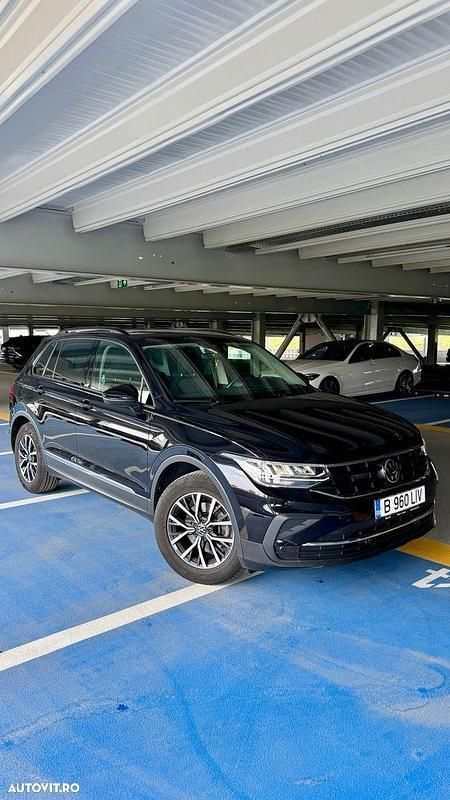 Negru Utilizat 2022 VW Tiguan Life SUV | 25.300 EUR (Preț OK) - Imagine 1/4