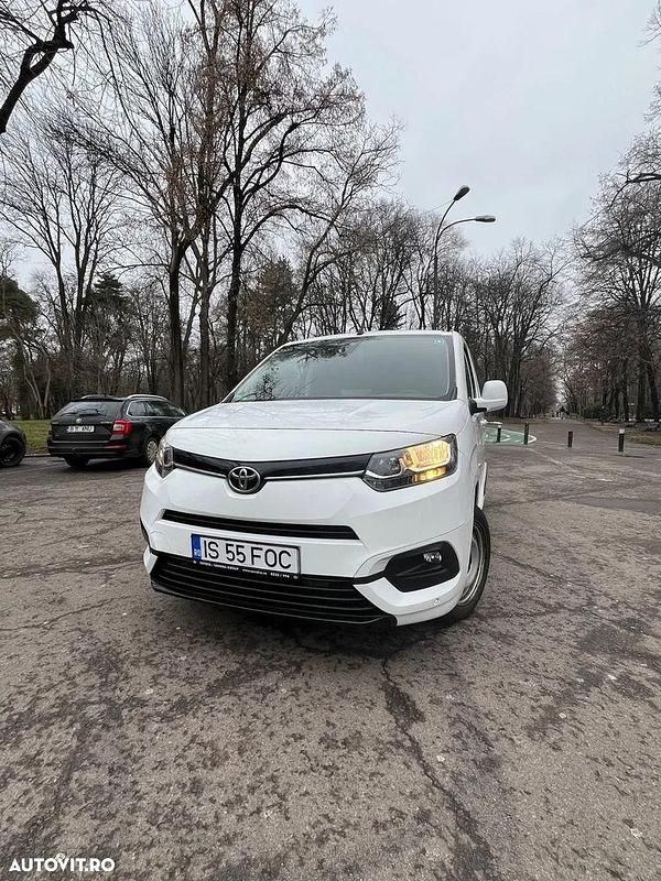 Second-hand Toyota Proace 130 CP (95 kW) 2020 Culoarealb Monovolum