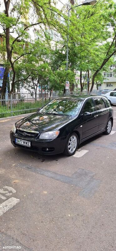 Negru Utilizat 2006 Kia Cerato EX Hatchback | 2.200 EUR - Imagine 1/4