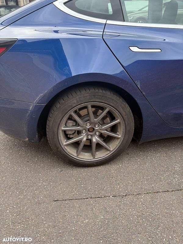 Culoarealbastru Utilizat 2020 Tesla Model 3 Standard Range Plus Berlinǎ | 19.500 EUR (Preț bun) - Imagine 1/4