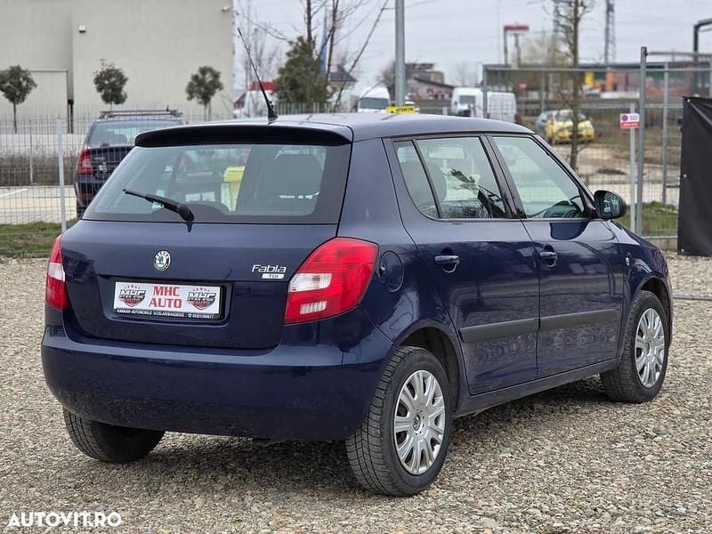 Second-hand Skoda Fabia Elegance 75 CP (55 kW) 2011 Culoarealbastru Hatchback