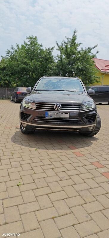 Maro Utilizat 2015 VW Touareg SUV | 16.450 EUR (Super Preț) - Imagine 1/4