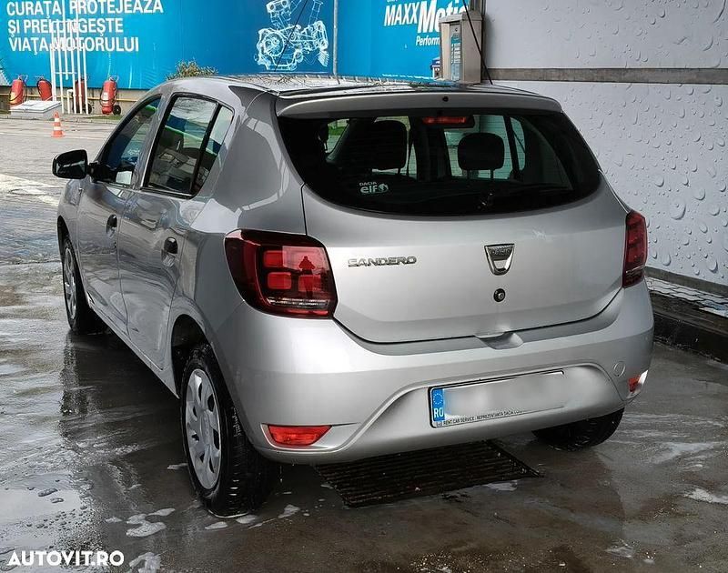 Second-hand Dacia Sandero 73 CP (53 kW) 2018 Culoareargint Hatchback