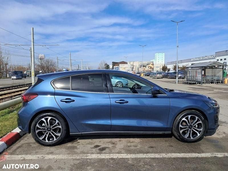 Second-hand Ford Focus Titanium X 155 CP (114 kW) 2023 Culoarealbastru Hatchback