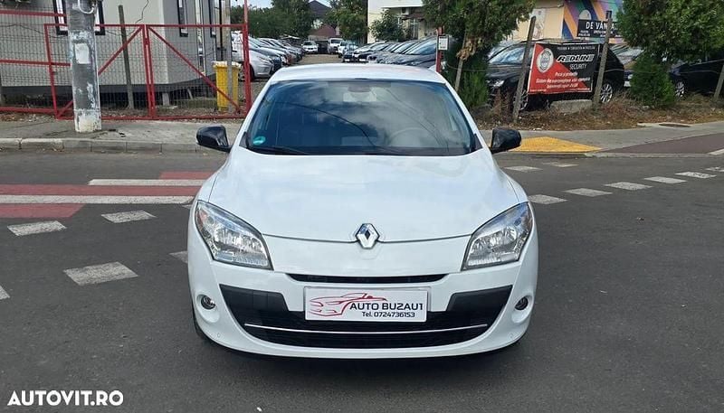 Culoarealb Utilizat 2011 Renault Mégane III Bose Edition Berlinǎ | 4.950 EUR (Preț OK) - Imagine 1/4