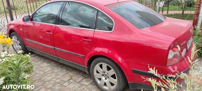 Rosu Utilizat 2001 VW Passat Berlinǎ | 2.000 EUR (Preț OK) - Imagine 1/4
