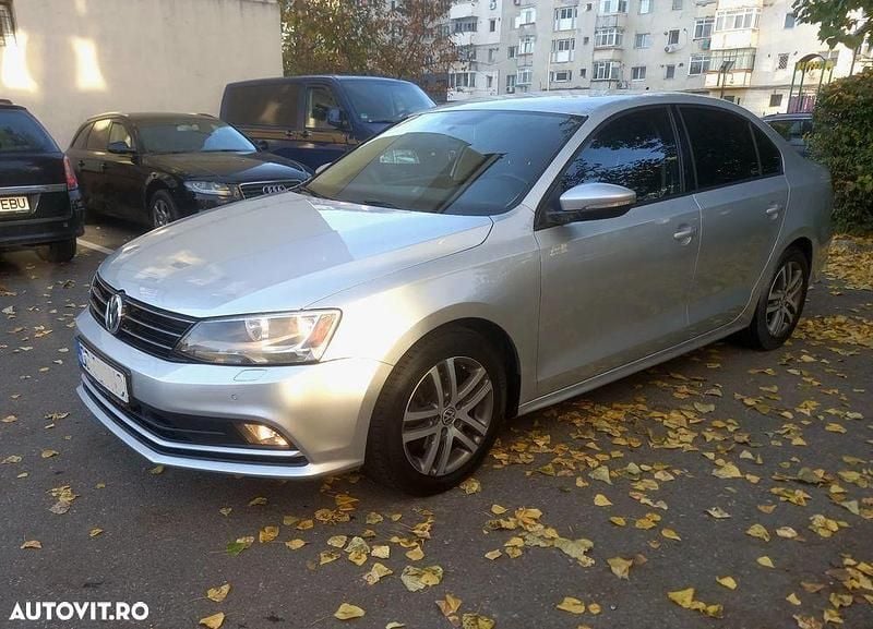 Culoareargint Utilizat 2015 VW Jetta Comfortline Berlinǎ | 6.990 EUR (Preț OK) - Imagine 1/4