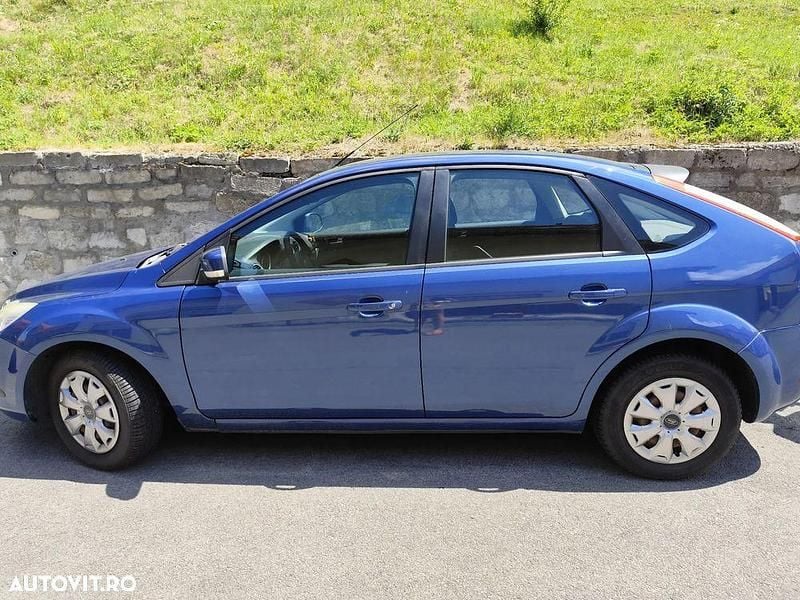 Culoarealbastru Utilizat 2008 Ford Focus Hatchback | 2.600 EUR (Preț OK) - Imagine 1/4