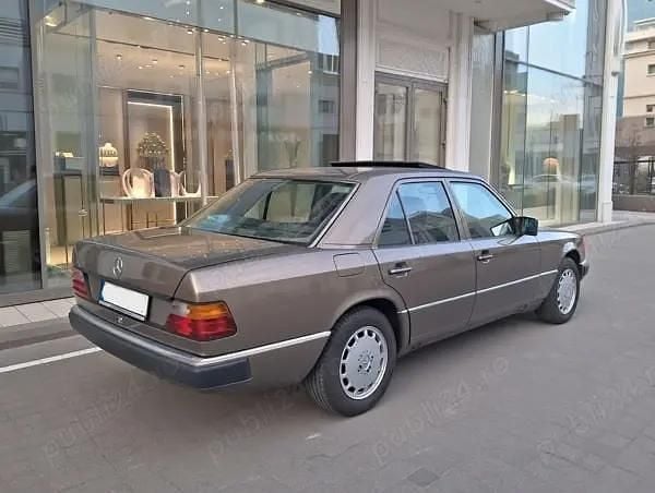 Second-hand Mercedes E250 94 CP (69 kW) 1990 Berlinǎ