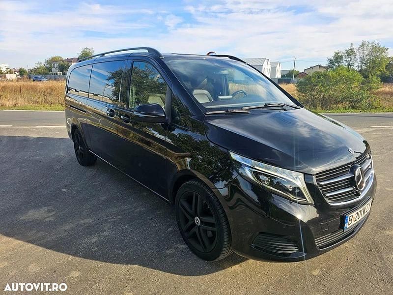 Culoarenegru Utilizat 2019 Mercedes V250 Avantgarde Monovolum | 45.000 EUR (Preț OK) - Imagine 1/4