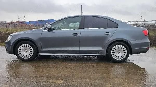 Second-hand VW Jetta Highline 105 CP (77 kW) 2012 Berlinǎ