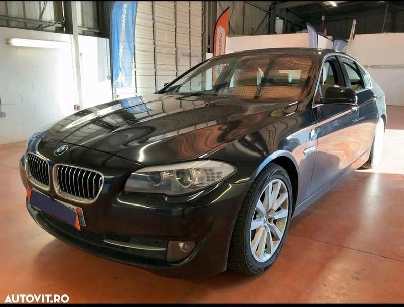 Culoarenegru Utilizat 2013 BMW 520 Sport Line Berlinǎ | 9.250 EUR (Super Preț) - Imagine 1/4