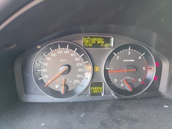 Negru Utilizat 2012 Volvo V50 Break | 4.200 EUR (Preț OK) - Imagine 1/4