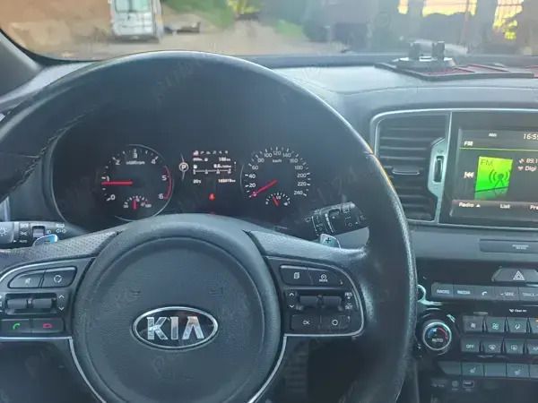 Second-hand Kia Sportage GT 184 CP (135 kW) 2016 Negru SUV