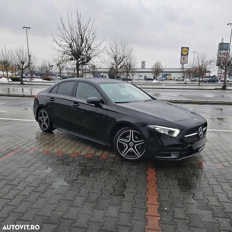 Second-hand Mercedes A180 AMG line 136 CP (100 kW) 2020 Culoarenegru Berlinǎ