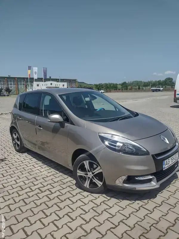 Utilizat 2013 Renault Scénic III Monovolum | 4.450 EUR (Preț OK) - Imagine 1/4