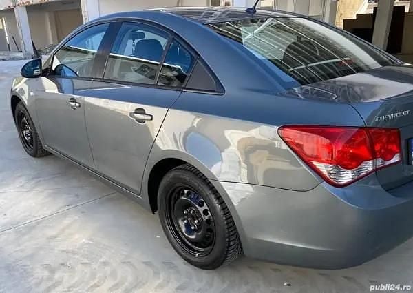 Second-hand Chevrolet Cruze 124 CP (91 kW) 2011 Culoaregri Berlinǎ