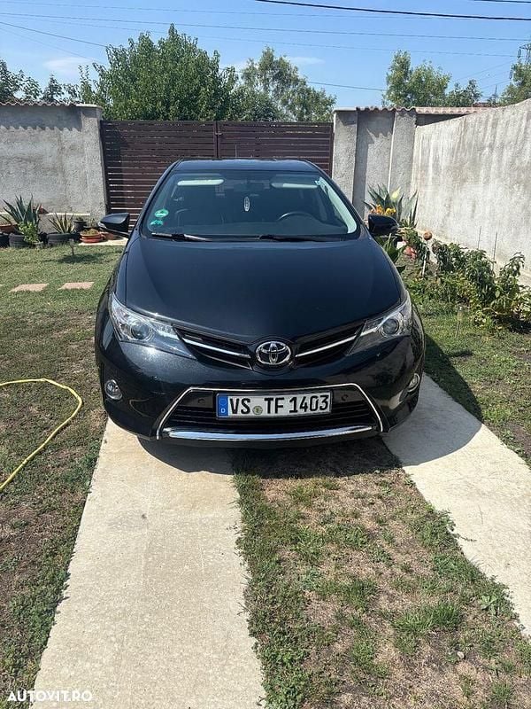 Culoarenegru Second-hand 2014 Toyota Auris Life Hatchback | 8.700 EUR (Preț OK) - Imagine 1/4