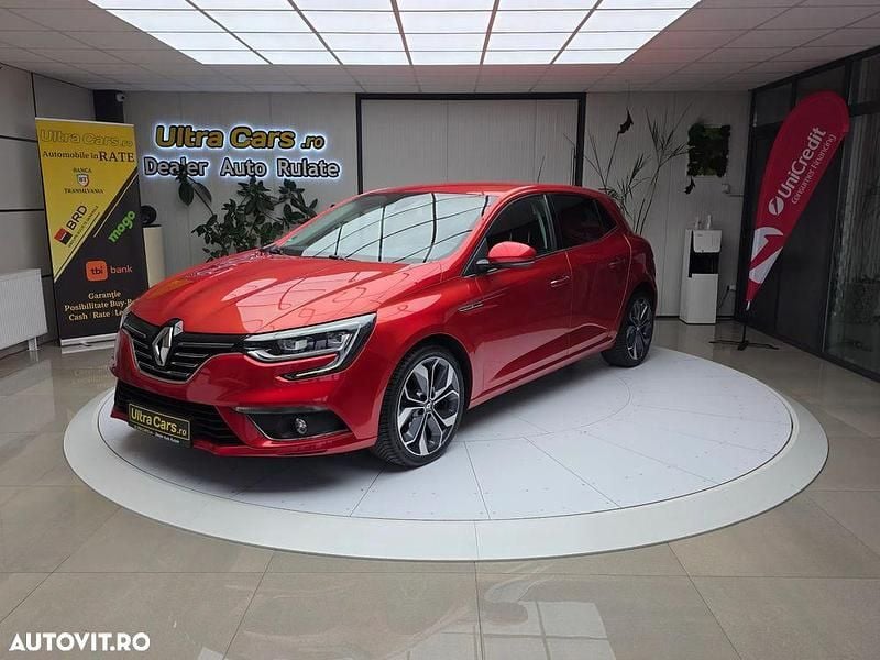 Culoarerosu Utilizat 2016 Renault Mégane III Bose Edition Hatchback | 11.350 EUR - Imagine 1/4
