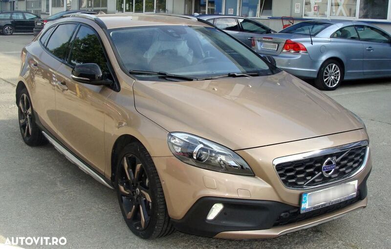 Maro Utilizat 2013 Volvo V40 Momentum Break | 12.500 EUR - Imagine 1/4