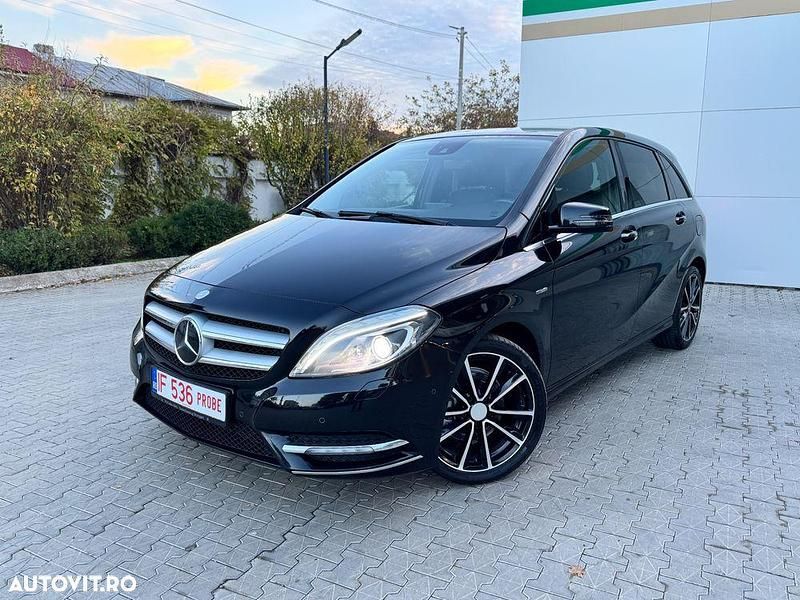 Culoarenegru Utilizat 2012 Mercedes B200 Monovolum | 7.650 EUR (Preț OK) - Imagine 1/4