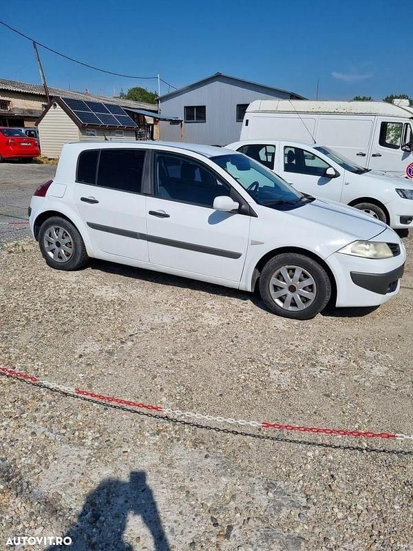 Culoarealb Utilizat 2007 Renault Mégane II Expression Break | 1.900 EUR (Preț OK) - Imagine 1/4
