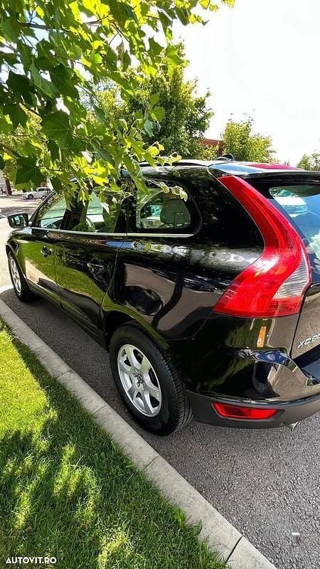 Negru Utilizat 2011 Volvo XC60 Kinetic SUV | 5.999 EUR (Super Preț) - Imagine 1/4