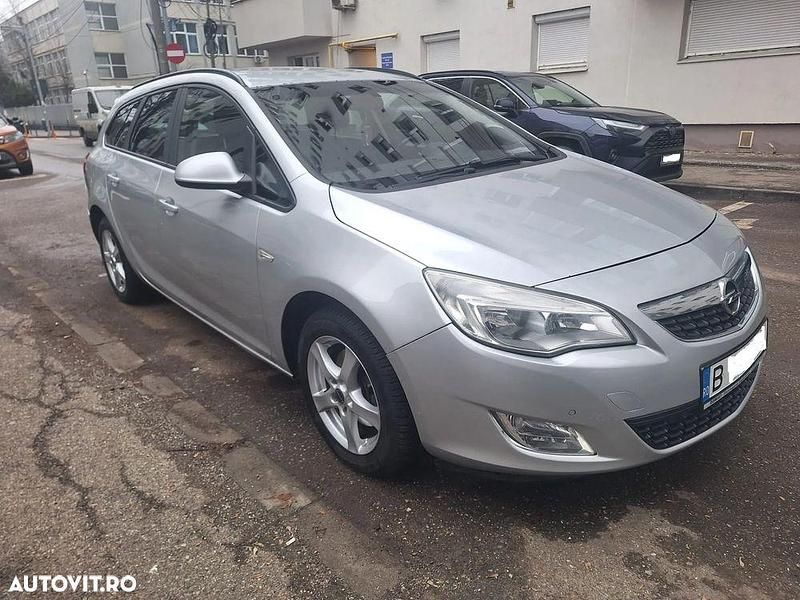 Second-hand Opel Astra 110 CP (80 kW) 2012 Culoareargint Break