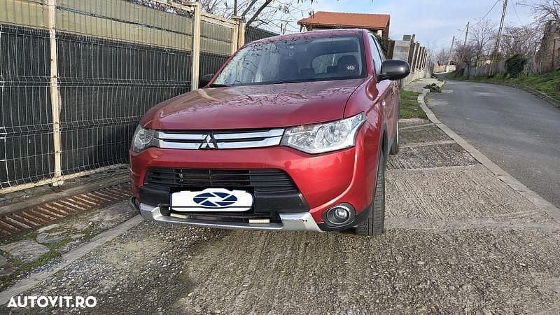 Second-hand Mitsubishi Outlander Invite+ 150 CP (110 kW) 2015 Culoarerosu SUV