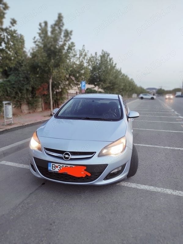 Second-hand Opel Astra 110 CP (80 kW) 2014 Berlinǎ