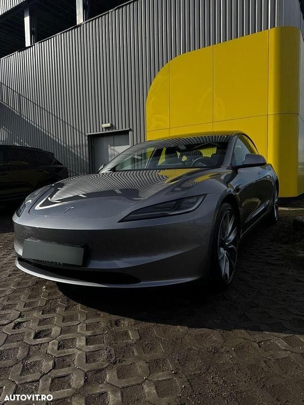 Second-hand Tesla Model 3 366 kW (498 CP) 2024 Culoareargint Berlinǎ